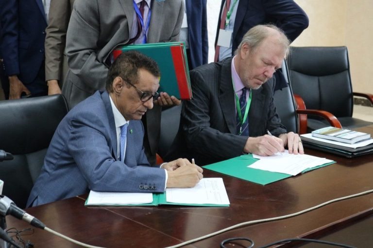 The Mauritanian government has signed a framework agreement with CWP Global, an energy group based in Newcastle, Australia. The agreement covers the development of a mega green hydrogen project that will require an investment of $40 billion.